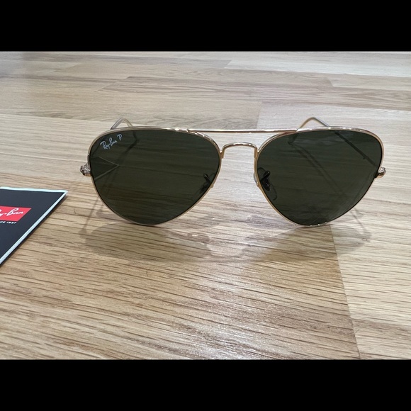 Brand new, never worn. Ray-Ban aviators polarized in black and gold.unisex! - Picture 6 of 9